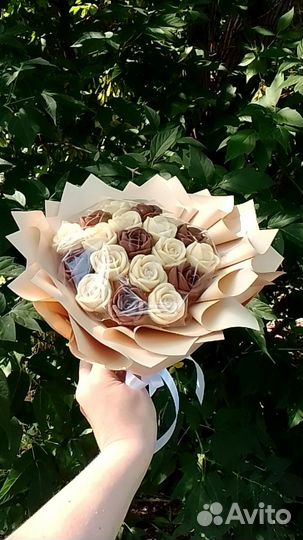 Вкусный сладкий букет шоколадные розы