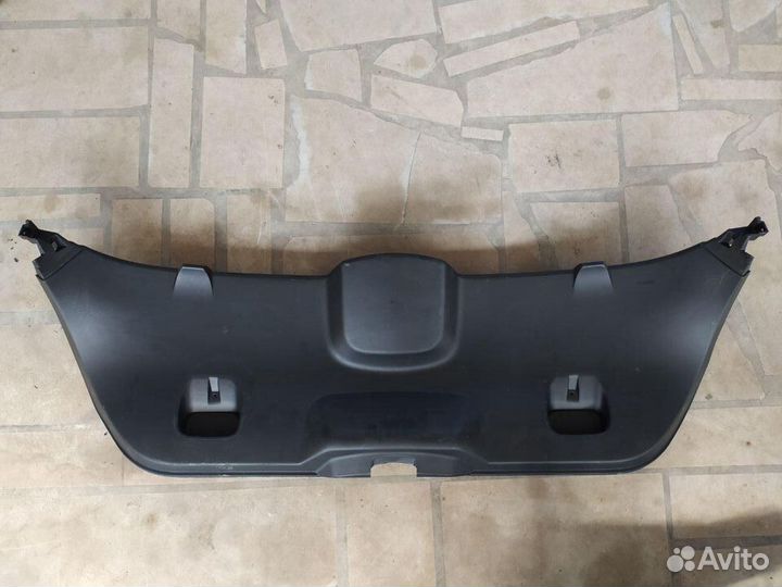 Обшивка двери багажника Peugeot 308 2008+