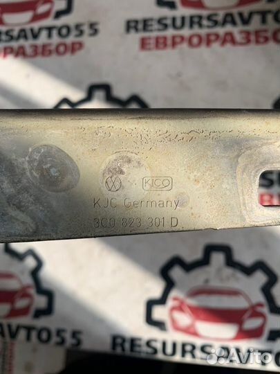 Петля капота левая Vw Passat B6 2.0 tfsi BWA 2007