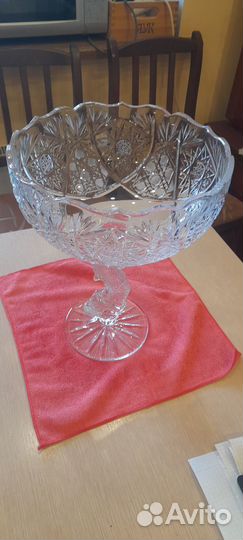 Ваза хрустальная для фруктов на ножке