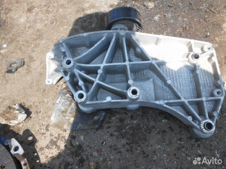 Кронштейн генератора Лада X-Ray 21179 2018