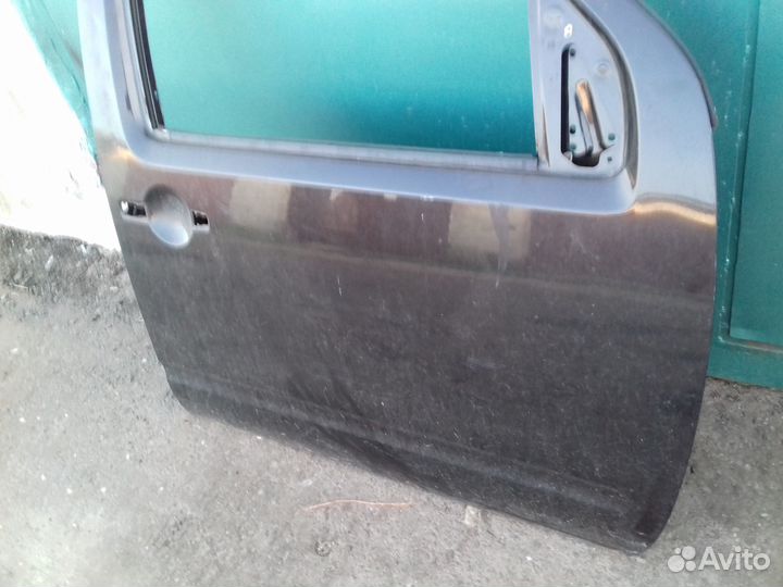 Nissan Pathfinder Navara дверь передняя