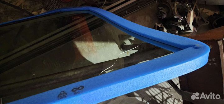 Стекло боковое левое Toyota land cruiser 200