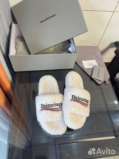 Тапочки меховые Balenciaga