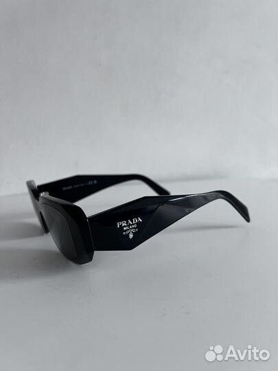 Солнцезащитные очки Prada Symbol