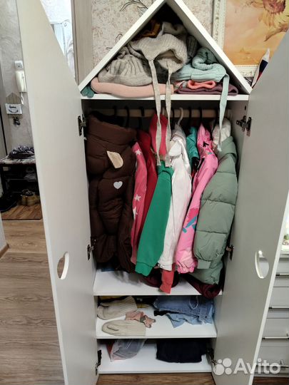 Детская кровать и шкаф