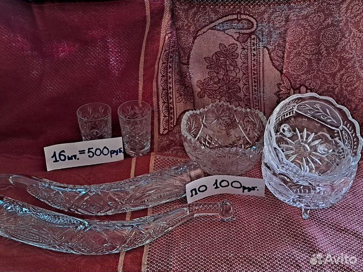 Рюмки и кофейные чашки