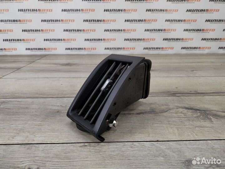 Дефлектор в торпедо левый Land Rover Freelander 2