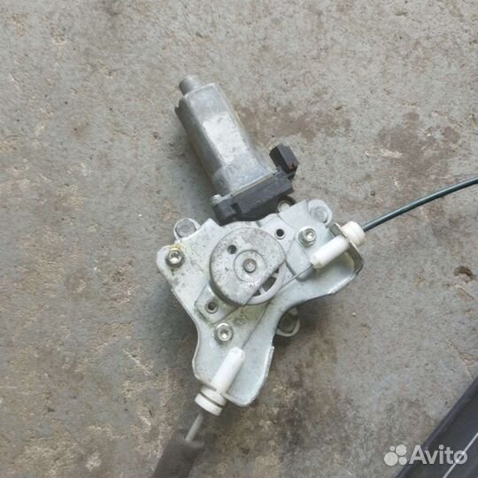 Стеклоподъёмник задний левый Ssang Young Kyron