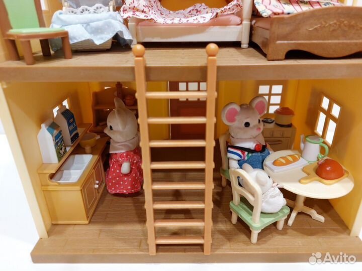 Sylvanian families домик с мебелью и зверушками