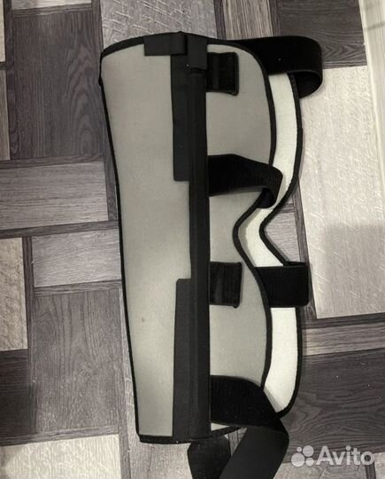 Тутор на коленный сустав