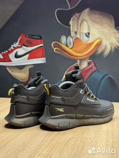 Десисезонные кроссовки Reebok