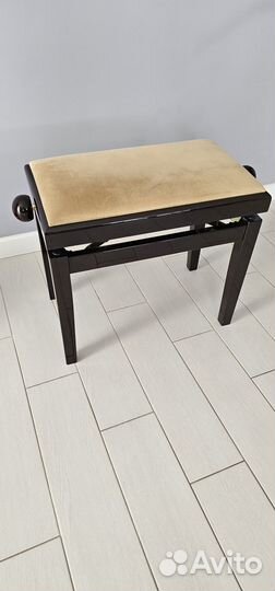 Банкетка для фортепиано