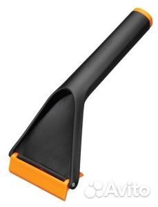 Скребок для снега Fiskars Solid
