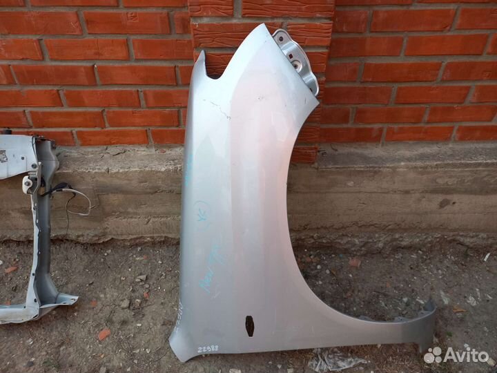 Правое крыло тойота пробокс 2016г