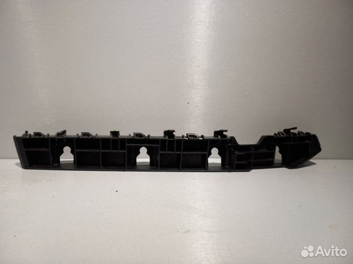 Кронштейн бампера задний правый Kia Seltos G4NH