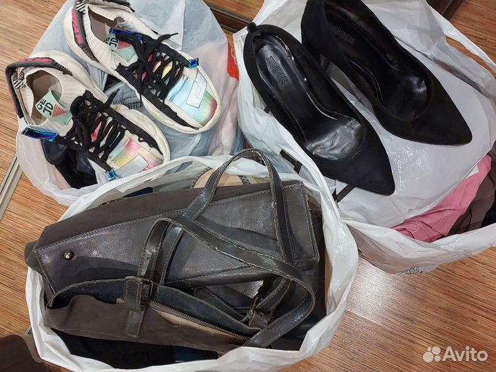 Пакет вещей и обуви