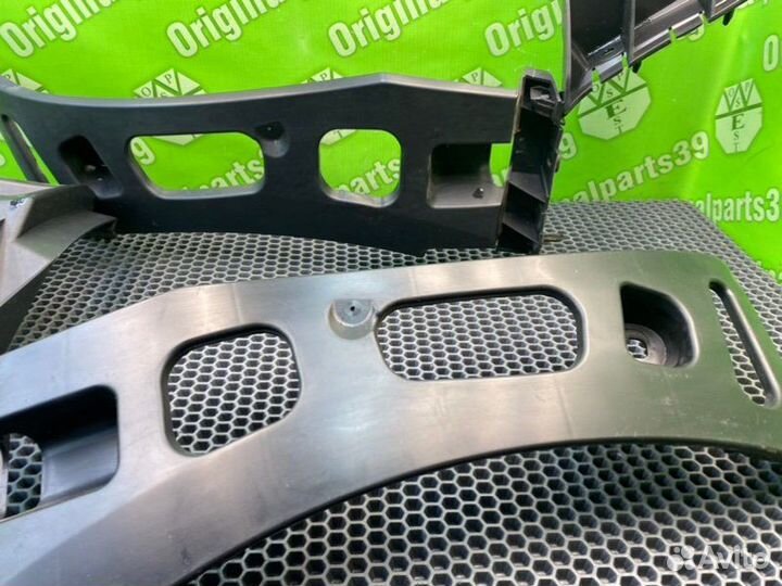 Кронштейн бампера задний Citroen C4 Picasso UD 5FV