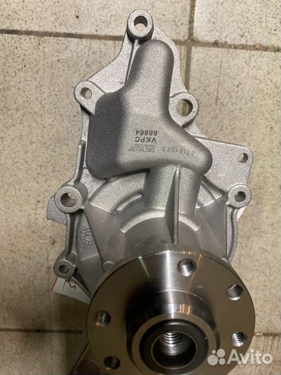 Помпа Mercedes OM646 SKF vkpc 88864