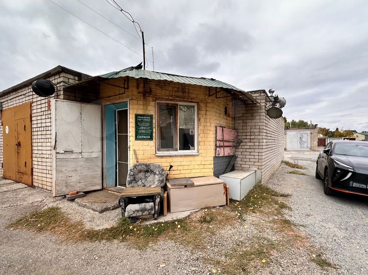 Гараж, > 30 м²