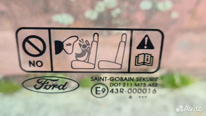 Стекло передней левой двери Фокус 2