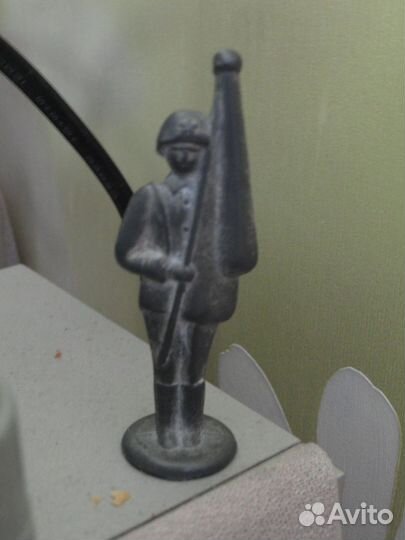Солдатик. Красноармеец со знаменем. Металл. СССР