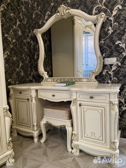 Продам спальный гарнитур