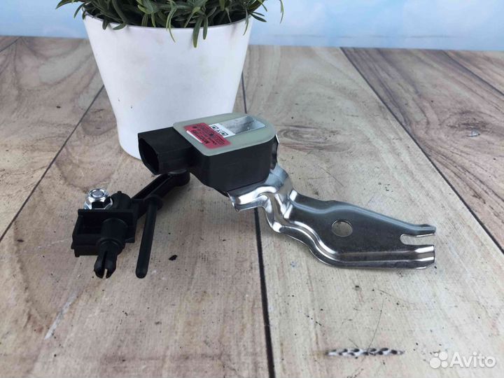 Датчик дорожного просвета Cayenne передний левый