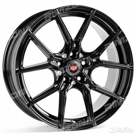 Литой диск в стиле vossen R18 5x112