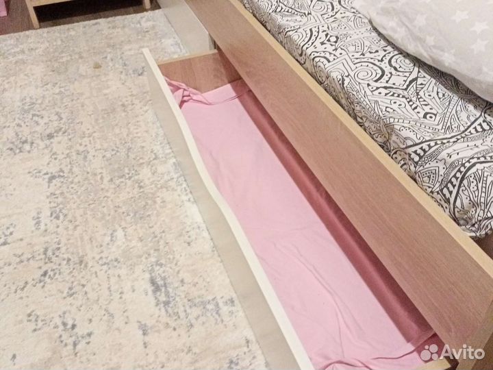 Детская кровать с мягким изголовьем