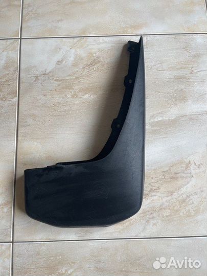 Брызговик задний правый Nissan Pathfinder