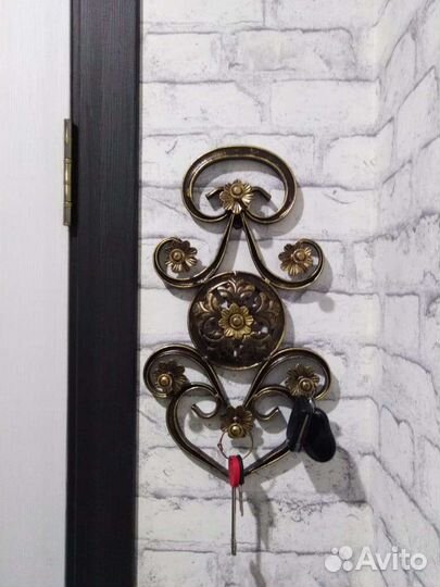 Ключница настенная металлическая