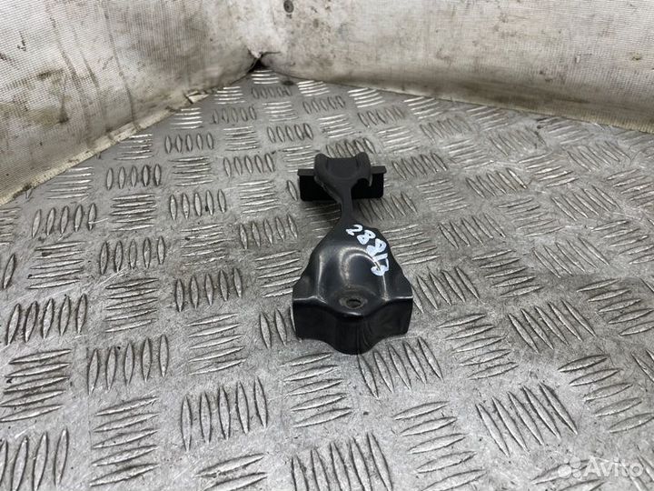 Крепление аккумулятора Nissan Qashqai J10 MR20DE