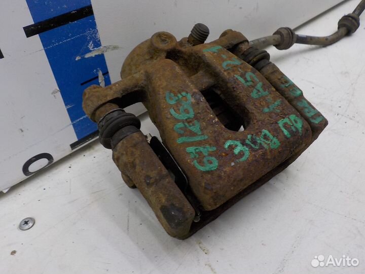 Суппорт тормозной задний правый Land Rover Freelan