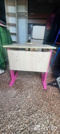 Школьная парта и стул