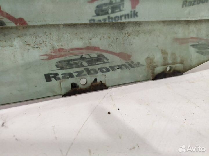 Стекло двери переднее правое Mercedes V-Class W638