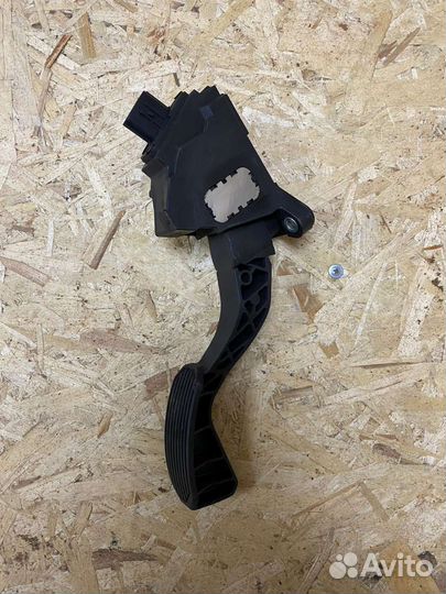 Педаль газа Toyota Highlander 3