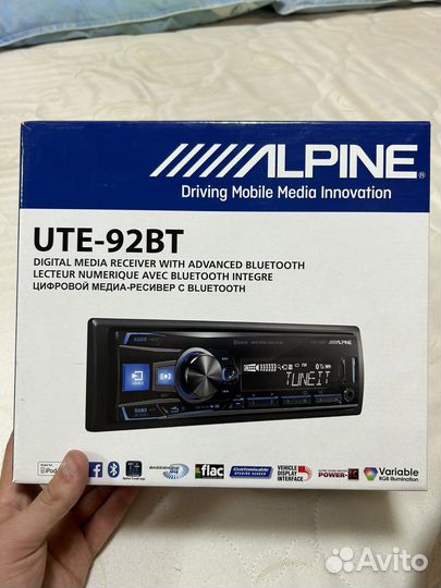 Поодаю магнитолу Alpine UTE-92 BT