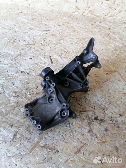 Кронштейн генератора Рено Логан 1