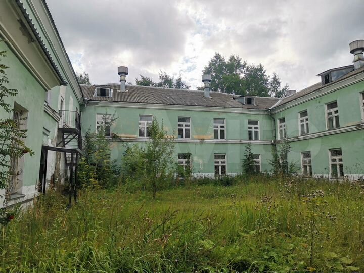 Нежилое здание 1609 м²