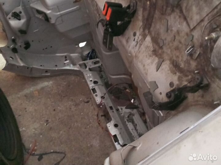 Крыло правое на Форд фокус 1 хэтчбек