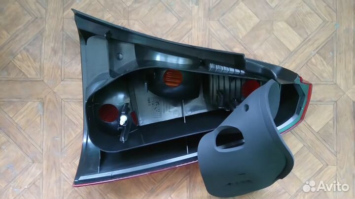 Задний фонарь лев. (желтый поворот.) Logan 2004-09