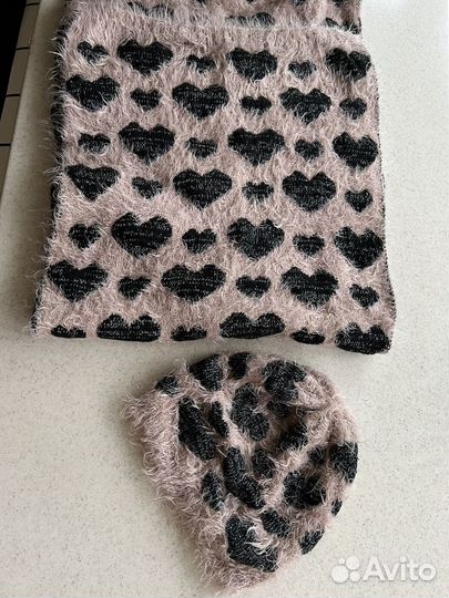 Шарф и шапка с сердечками