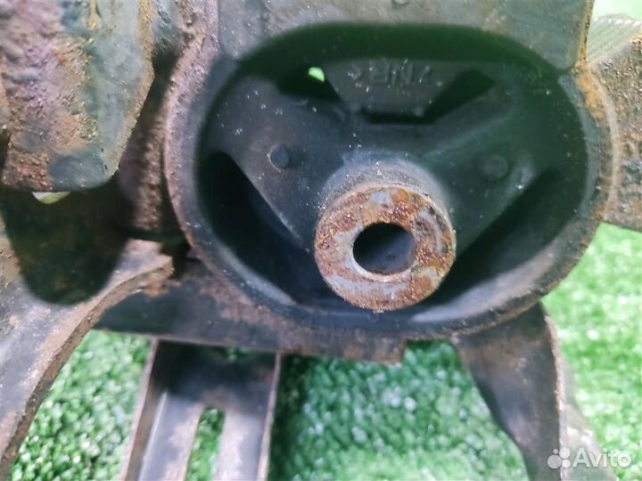 Опора (подушка) кпп Toyota Auris E150 2009