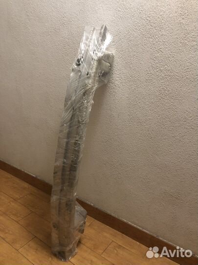 Усилитель бампера Volkswagen Touareg