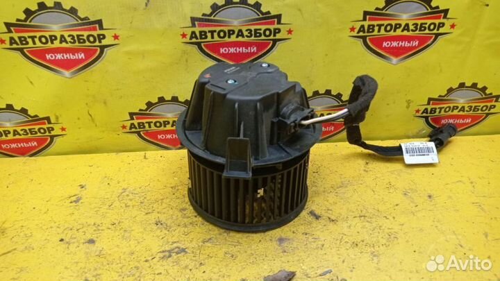 Моторчик печки Renault Logan 1