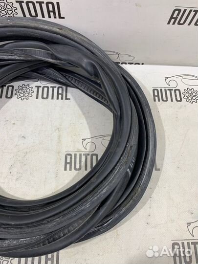 Уплотнитель багажника задний Peugeot 308 EP6 2008