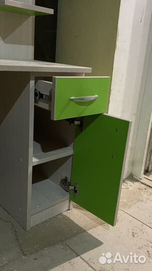 Столик детский с зеркалом