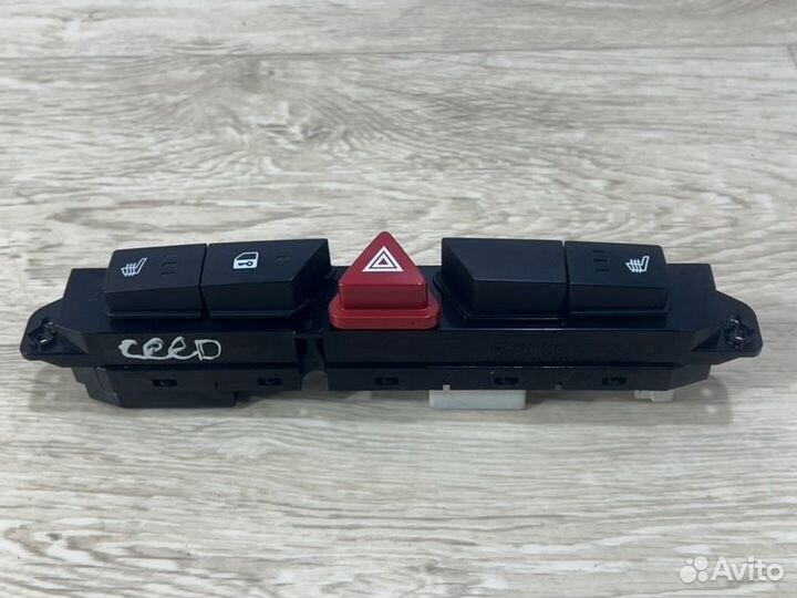 Блок кнопок Kia Ceed универсал G4FC 2012