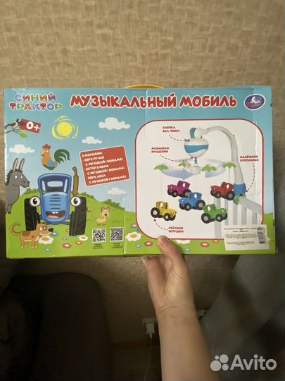 Музыкальный мобиль синий трактор
